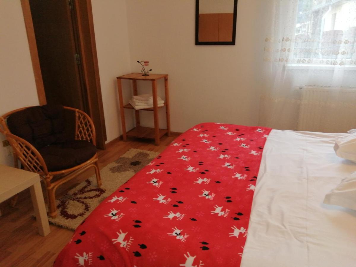 Casa Zura Hotell Buşteni Exteriör bild