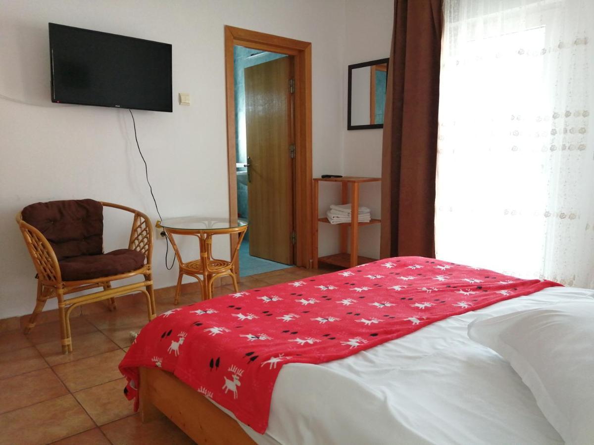 Casa Zura Hotell Buşteni Exteriör bild