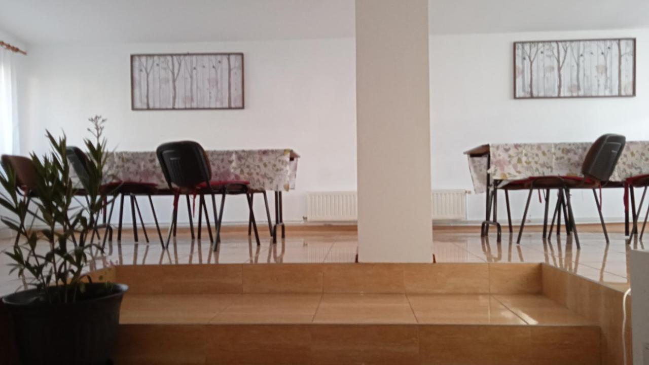 Casa Zura Hotell Buşteni Exteriör bild