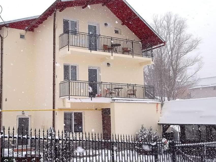 Casa Zura Hotell Buşteni Exteriör bild