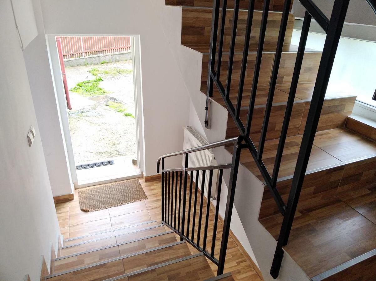 Casa Zura Hotell Buşteni Exteriör bild